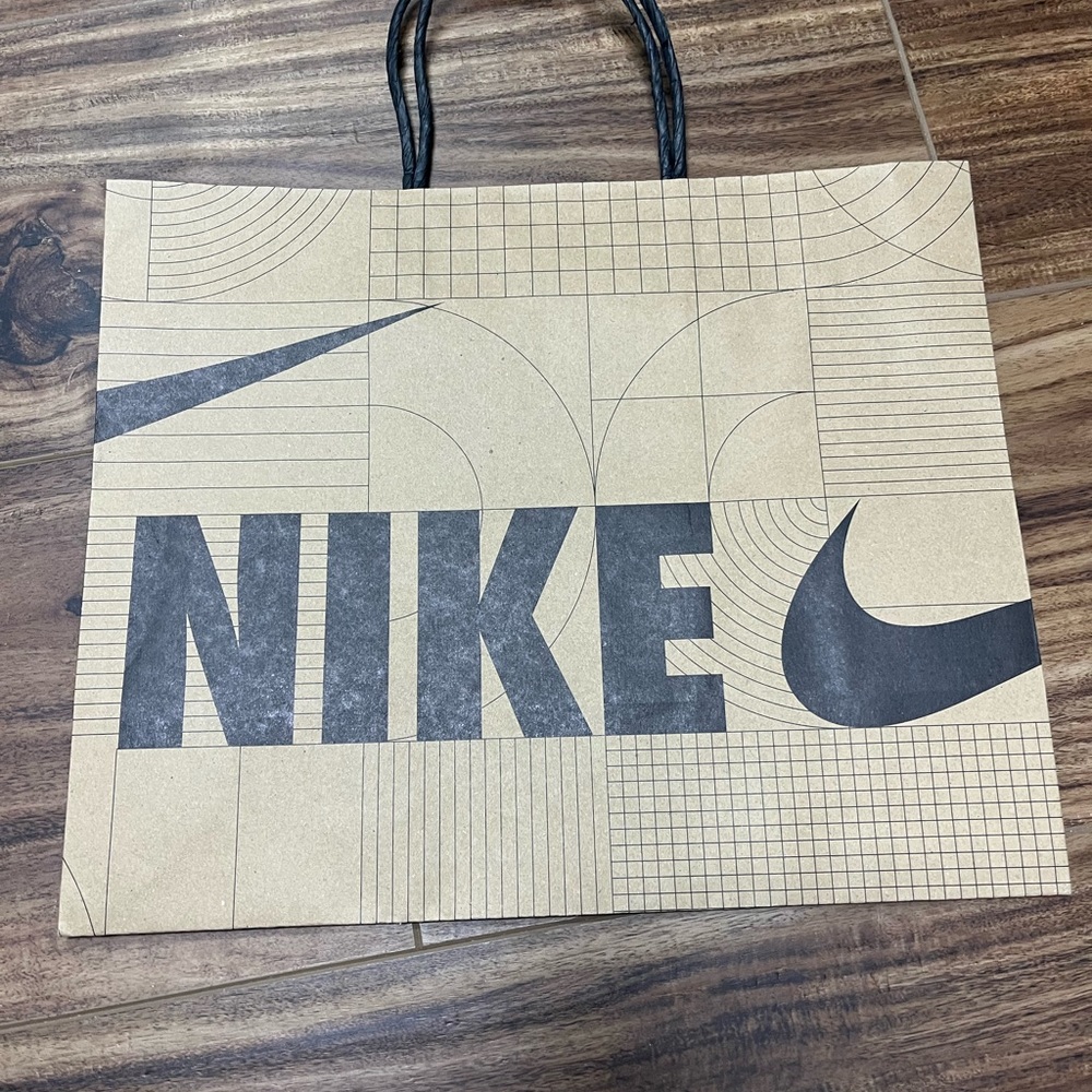 - Nike paper medium sized shopping bag, new